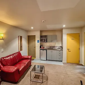 4* Motel Bealey Avenue