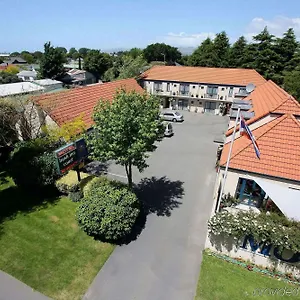 4* Motel Bush Court